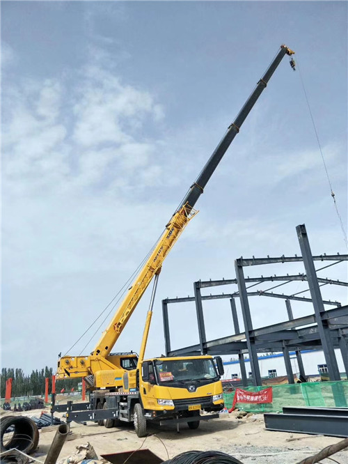 科尔沁区超高层建筑钢结构吊装案例
